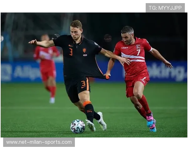 国际米兰连续利用弱侧突击，邓弗里斯冲击力极强